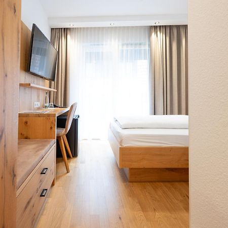 וואלדקירץ' Hotel & Gasthaus Loewen מראה חיצוני תמונה