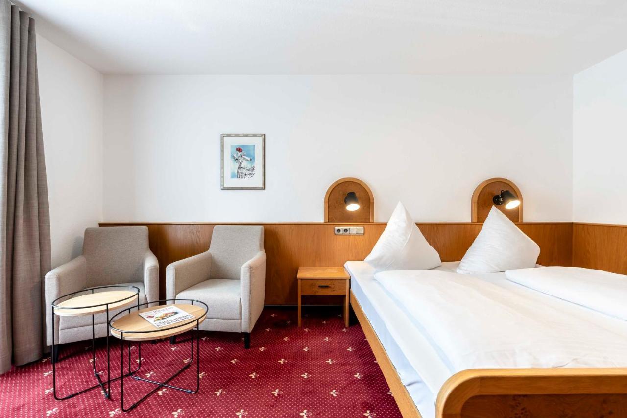 וואלדקירץ' Hotel & Gasthaus Loewen מראה חיצוני תמונה