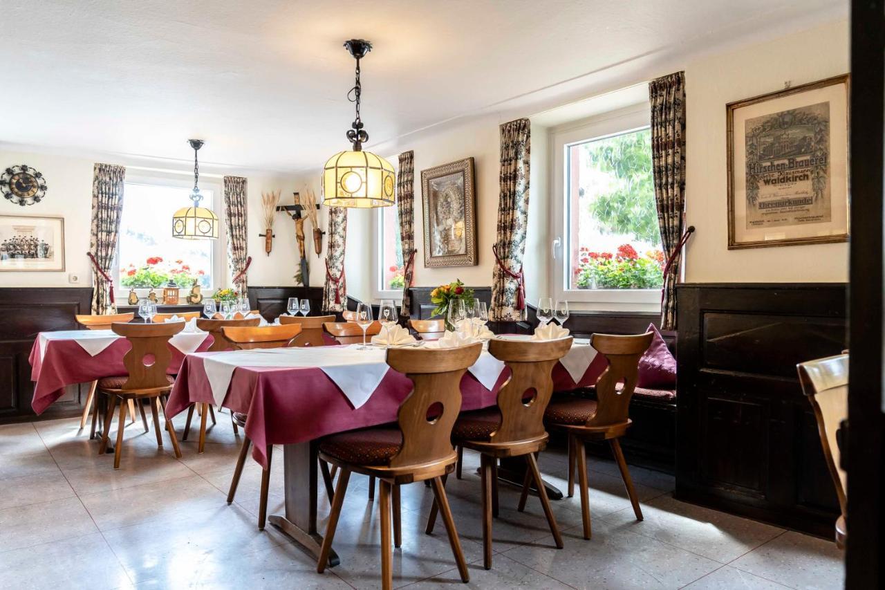 וואלדקירץ' Hotel & Gasthaus Loewen מראה חיצוני תמונה