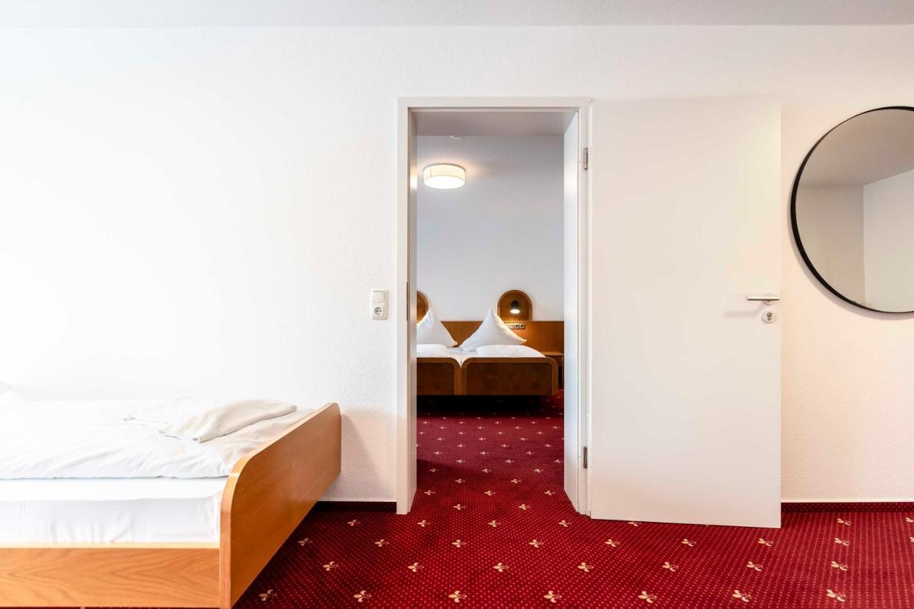 וואלדקירץ' Hotel & Gasthaus Loewen מראה חיצוני תמונה