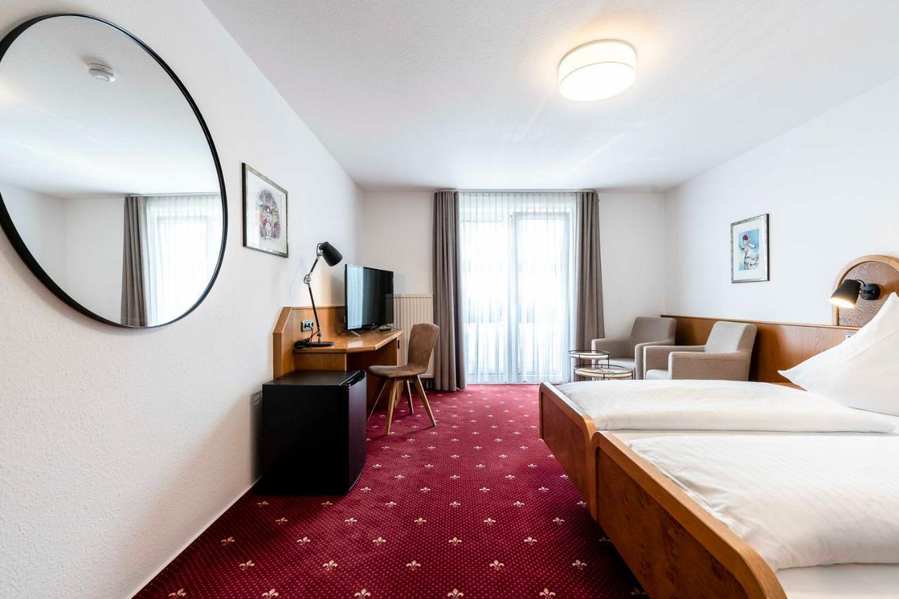 וואלדקירץ' Hotel & Gasthaus Loewen מראה חיצוני תמונה