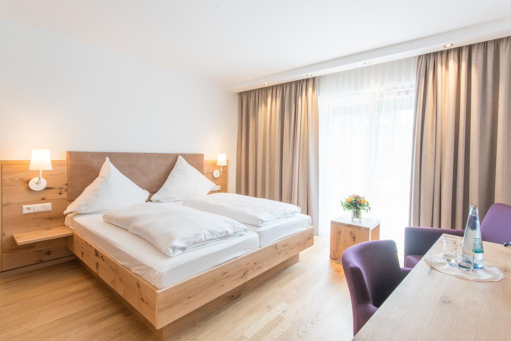 וואלדקירץ' Hotel & Gasthaus Loewen מראה חיצוני תמונה
