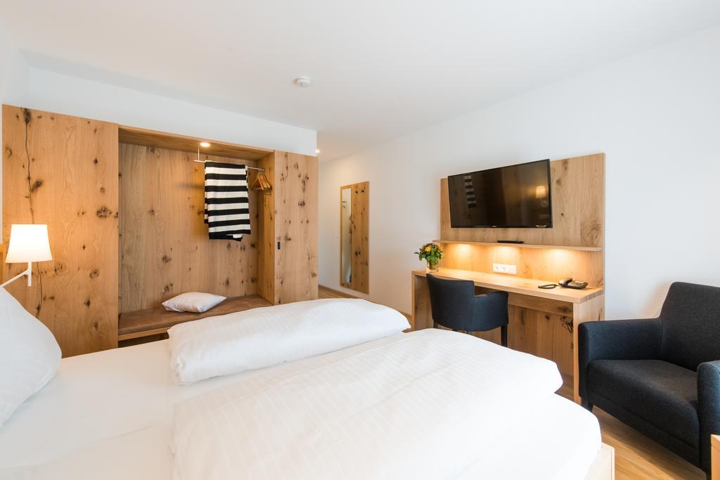 וואלדקירץ' Hotel & Gasthaus Loewen מראה חיצוני תמונה