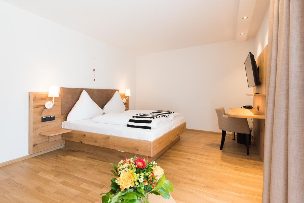 וואלדקירץ' Hotel & Gasthaus Loewen מראה חיצוני תמונה