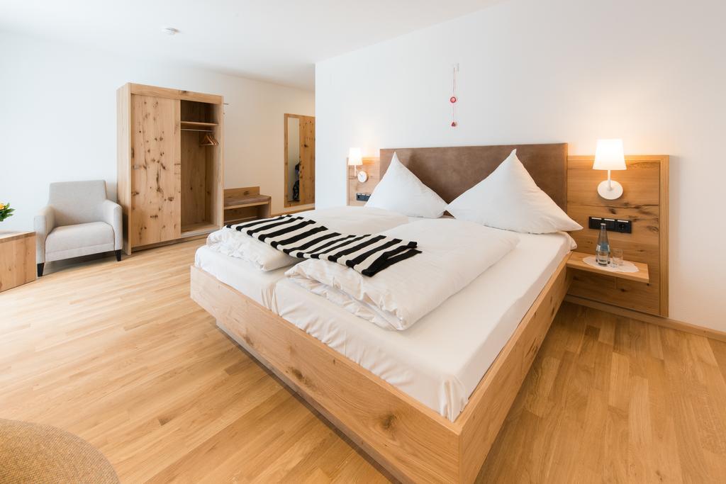 וואלדקירץ' Hotel & Gasthaus Loewen מראה חיצוני תמונה