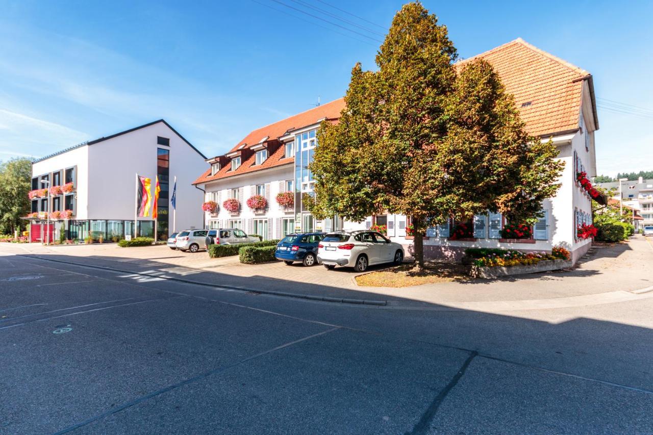 וואלדקירץ' Hotel & Gasthaus Loewen מראה חיצוני תמונה